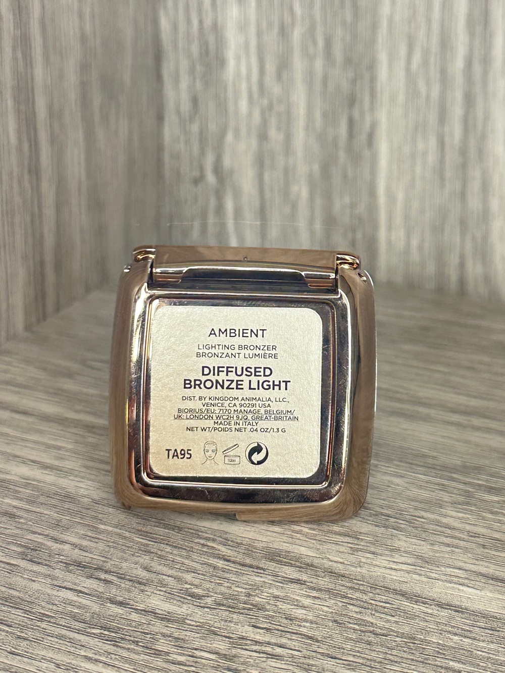 Hourglass Ambient Lighting Bronzer- Diffused Bronze Light Travel Size - Picture 2 of 4